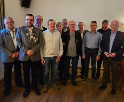 Neue Vorstandschaft ohne Jugendwart Thomas Schwaiger (Bild vergrößern)