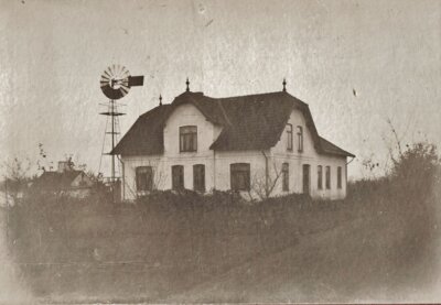 Die Gärtnerei im Hirtenweg um 1909 - mit Windmotor