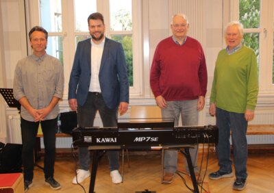 Foto zur Meldung: Neues E-Piano offiziell eingeweiht
