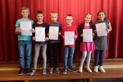 Foto zur Meldung: Mathe Plus: Urkunden für erfolgreiche Teilnehmer