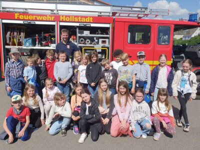 Foto zur Meldung: Zu Besuch bei der Freiwilligen Feuerwehr in Hollstadt