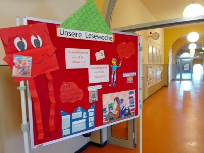 Foto zur Meldung: Lesewoche - Eintauchen in andere Welten
