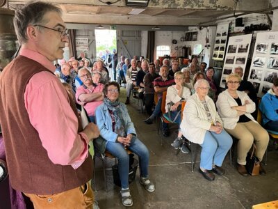 Großes Interesse am Vortrag zur Kleinbahn von Volker Griese in der alten Schmiede
