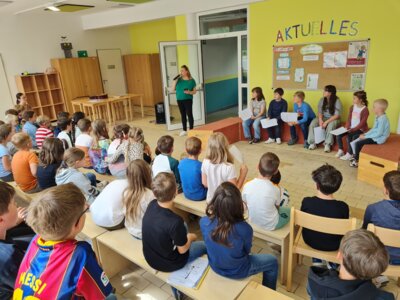 Ehrungen für besondere Leistungen im Rahmen der Schülervollversammlung am 16.05.2024 (Bild vergrößern)