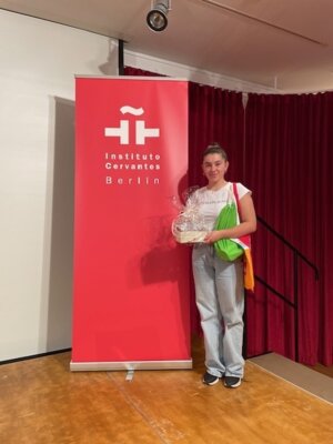 Foto zur Meldung: Özümnaz Cetinkaya gewinnt 1. Platz beim 