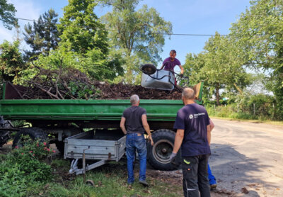 Foto zur Meldung: Aufräumaktion rund um die Kirche Klein Kienitz