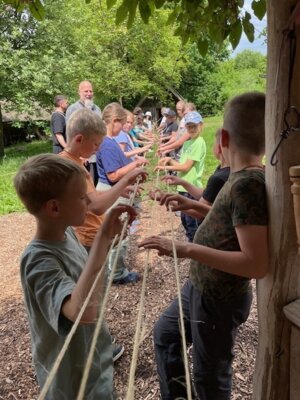 Foto zur Meldung: Klassenfahrt Klasse 4 ins Mittelalterdorf in Fürstenberg
