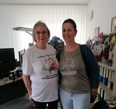 Birka Eschrich wird auch von Bettina Riep (r.) verabschiedet