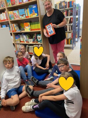 Besuch in der Lychener Stadtbibliothek (Bild vergrößern)
