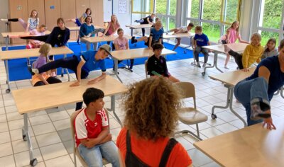 Theater-Performance "Rendezvous" fasziniert die 4. Klassen Juni 2024