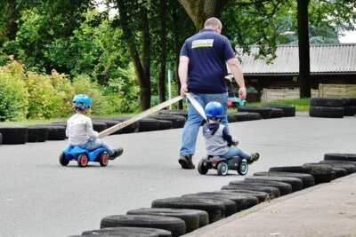 Foto zur Meldung: Das war es nun aber mit dem 2. Bobbycar-Rennen in Schmalensee