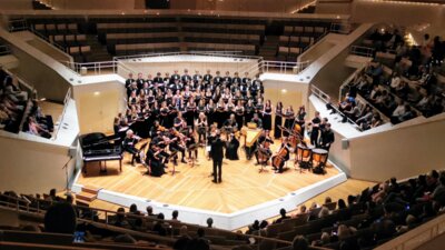 Foto zur Meldung: Chor I im Kammermusiksaal der Philharmonie Berlin