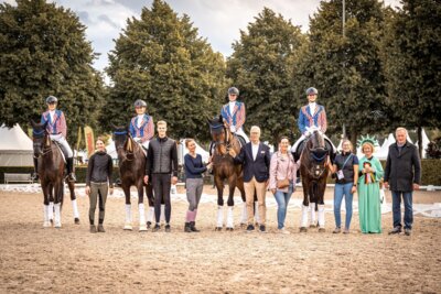 Rang 2 für unsere Dressurmannschaft beim CHIO Aachen 2024 (Bild vergrößern)