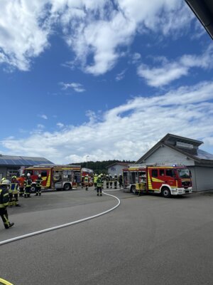 Einsatz Nr. 24 - 16.07.2024 - 11:16 Uhr | Fabrikbrand (Bild vergrößern)
