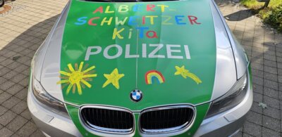 Kinderfest 2024 - Die Albert-Schweitzer-KiTa darf ein Polizeiauto kreativ gestalten. (Bild vergrößern)