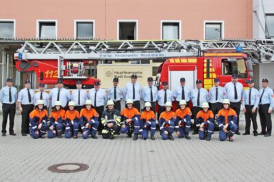14 neue Feuerwehrleute im Team - Erfolgreiche Abschlussprüfung in der Hauptfeuerwache