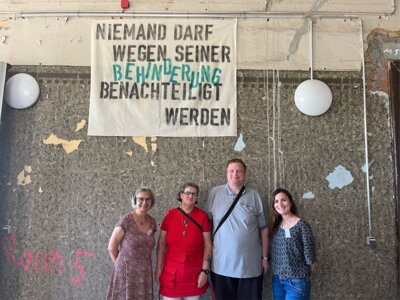 Projektgruppe in Greiz. Von links: Anja Schneider (Projektleiterin), Brigit Martin, Philipp Grenz (beide SBW LH Jena, Projektteilnehmende), Claudia Müller (Projektmitarbeiterin)  (Bild vergrößern)