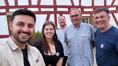 Team des Fernsehsenders NDTV, zweiter von rechts H.Dämgen, Schabbacher Kultur und Heimat Freunde.