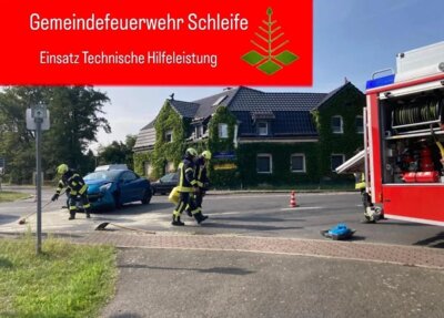 Foto zur Meldung: Einsatzbericht 31/2024 - 23.08.2024 - TH1 - technische Hilfe klein, auslaufende Betriebsmittel nach Verkehrsunfall, Schleife