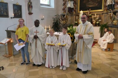 Meldung: Kirchweih St.Bartholomä in Harrling, mit Ministrantenneuaufnahme.