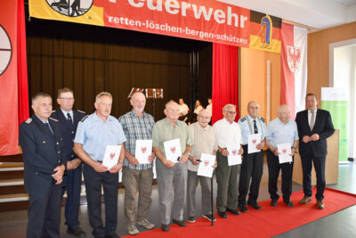 Foto zu Meldung: Verdiente Feuerwehrkameradinnen und -kameraden geehrt