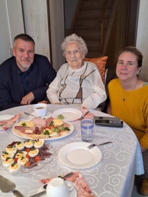 Landrat Reinhardt, Frau Franz und Frau Findeis