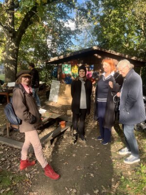 Stadträtinnen zu Besuch im Knopfi Garten (Bild vergrößern)