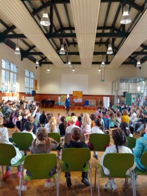 Der feierliche Start in den Projekttag