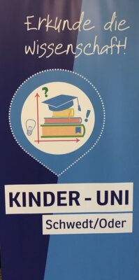 Schüler der 4b bei der Kinder-Uni (Bild vergrößern)