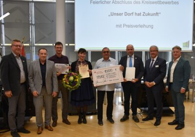 Stolz haben die Vertreterinnen und Vertreter aus Striesow die Auszeichnung entgegengenommen. Foto: LKSPN