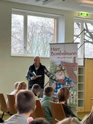 Herr Bombelmann zu Besuch an der Grundschule Hollstadt-Wollbach