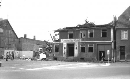 Abriß des Seemann´s Hotel im März 1989
