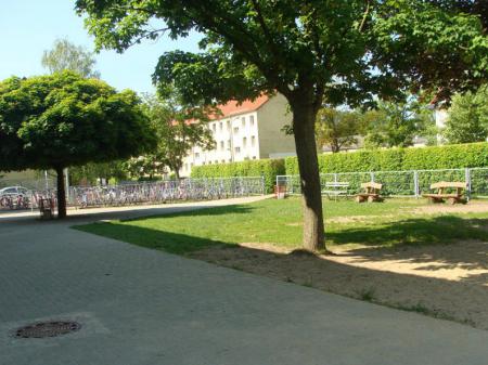 Schule_Hof1