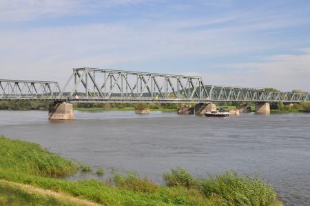 ehemalige Eisenbahnbrücke über die Oder in Bienenwerder