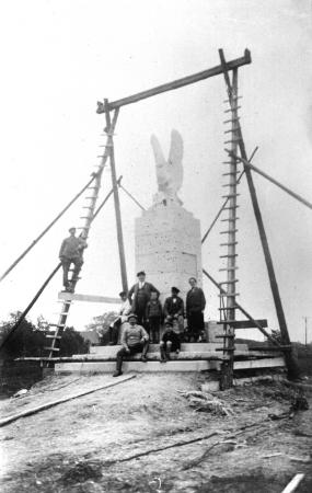 Errichtung des Denkmals