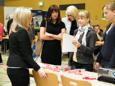 Junge Frauen beim Beratungsgespräch