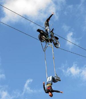 Genthiner Kartoffelfest - Hochseilsensationsshow mit dem Artisten-Team Schmidt aus Potsdam  (2)