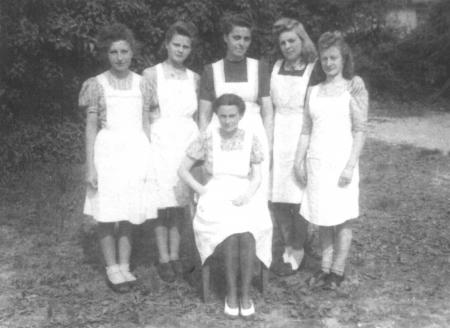 Kindergärtnerinnen 1949 (1)