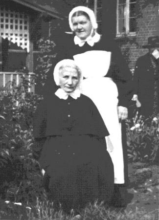 Schwester Katrin und Gemeindeschwester Agnes