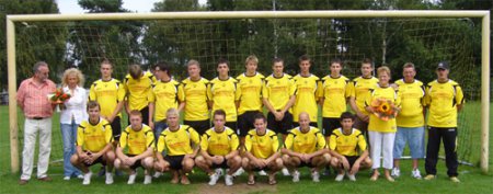 Mannschaft_Shirt_Kopie.jpg Mannschaft_Shirt_Kopie.jpg