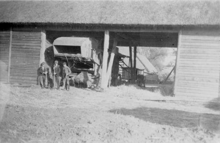 Pause beim Getreidedreschen, 1949