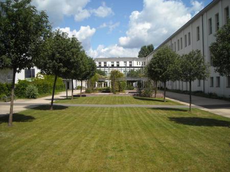 Schulhof Innenbereich