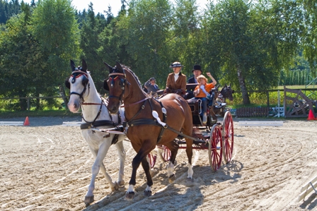 Katja Heindle mit den Pferden Farao und Champus
