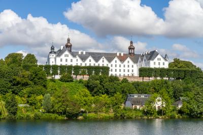 Plöner Schloss: Wahrzeichen von Plön (Bild vergrößern)