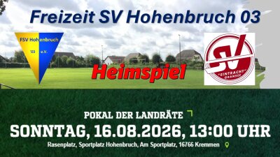 Das Bild zeigt den Fußballplatz Hohenbruch, sowie das Logo vom FSV Hohenbruch und Eintracht Gransee 