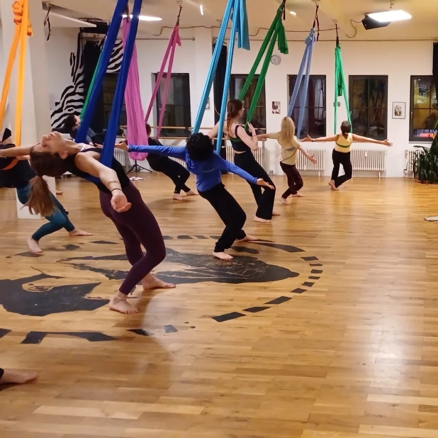 AERIAL YOGA