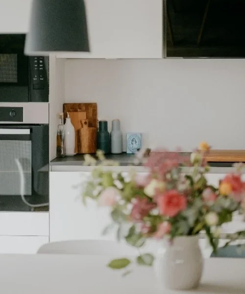 Ordentliche, strukturierte Küche als Beispiel für Home Organizing