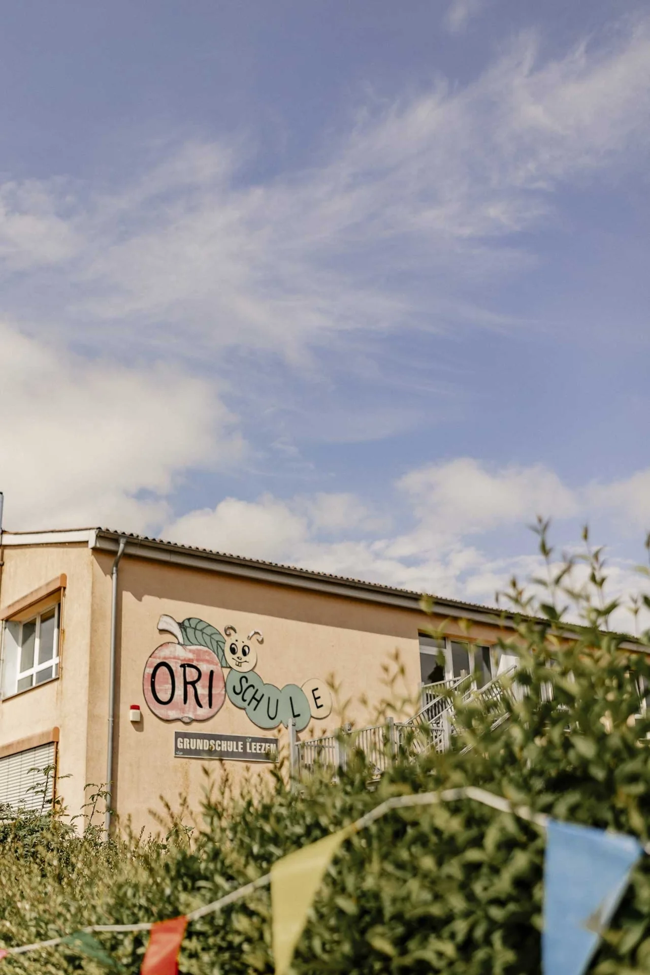 ORI Grundschule in Leezen mit Schulhof