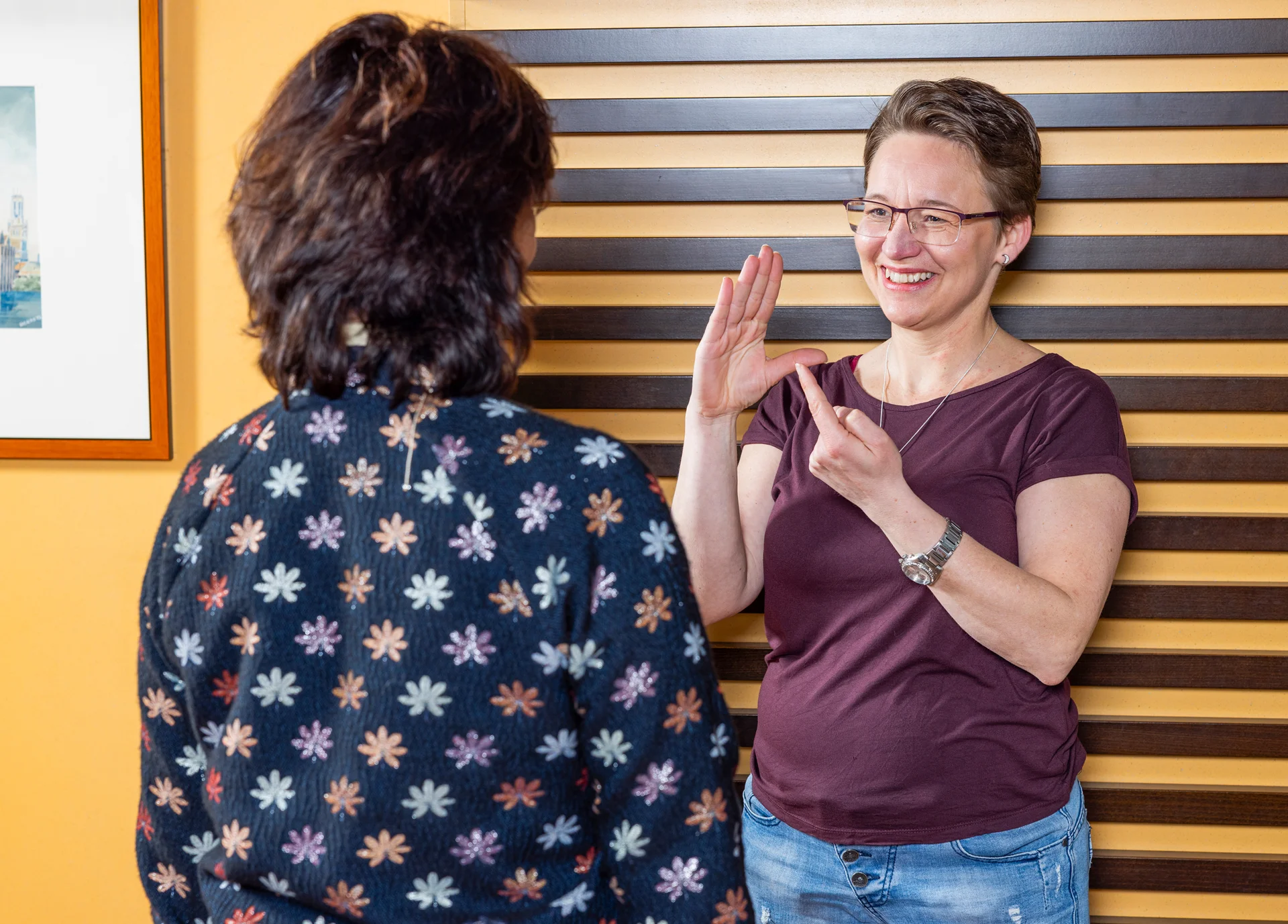 Sabrina Rheindorf im Einzeltraining mit technichen Handzeichen. Bildrecht: