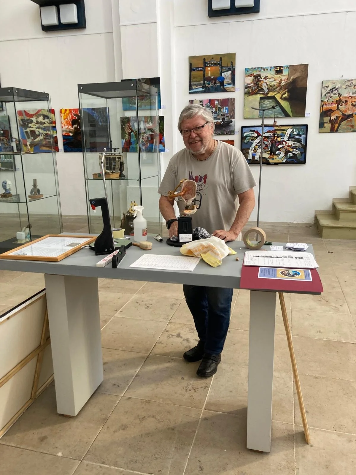 Rafael Gámez in der Ausstellung